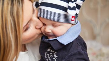 Πώς τα παιδιά επηρεάζονται από τη ζωή με μια ανύπαντρη μητέρα