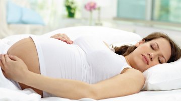 Πόσο ασφαλής είναι ο ύπνος στην πλάτη σας κατά τη διάρκεια της εγκυμοσύνης;